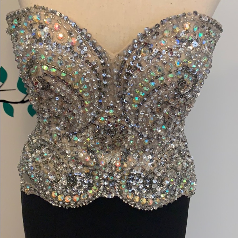 Evening gown - Picture 2 of 3